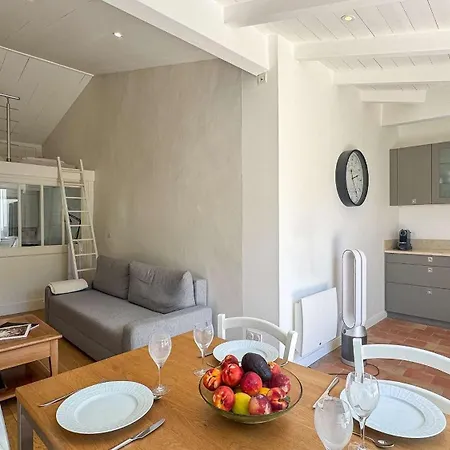 Dans Le Centre Village De Marie De Re, Charmante Location Entierement Renovee * Sainte-Marie-de-Ré