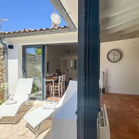 Dans Le Centre Village De Marie De Re, Charmante Location Entierement Renovee Villa Sainte-Marie-de-Ré