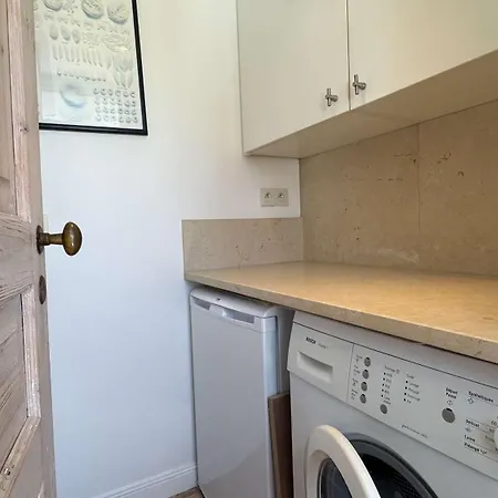 Dans Le Centre Village De Marie De Re, Charmante Location Entierement Renovee * Sainte-Marie-de-Ré