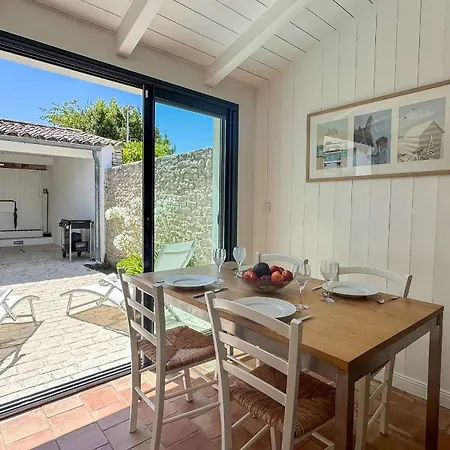 فيلة Dans Le Centre Village De Marie De Re, Charmante Location Entierement Renovee