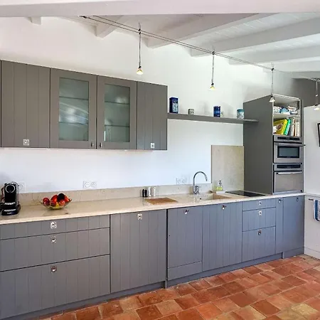 Dans Le Centre Village De Marie De Re, Charmante Location Entierement Renovee فيلة *